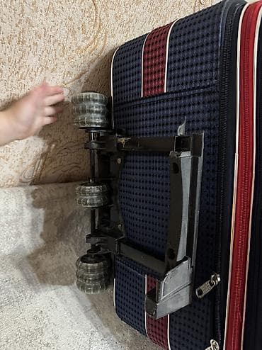 Капчыктар: Чемодан большой Передний колесики сломанны Ездеет задними — 2