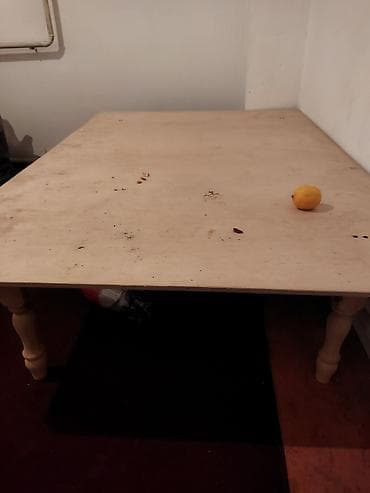 table study: Большой деревянный стол для кухни/столовой. Описание: - Прямоугольная — 1