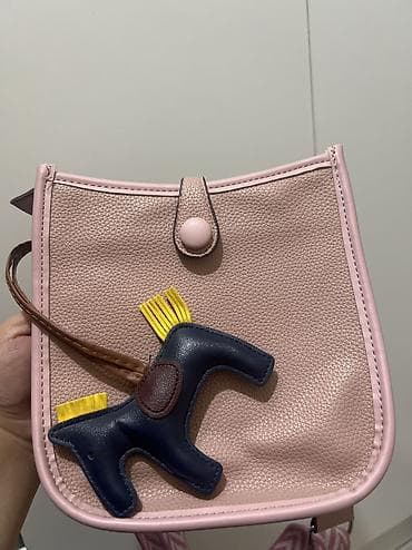 сумки женские на цепочке: Сумка через плечо, розовая - Формат: компактная кросс-боди. - — 1