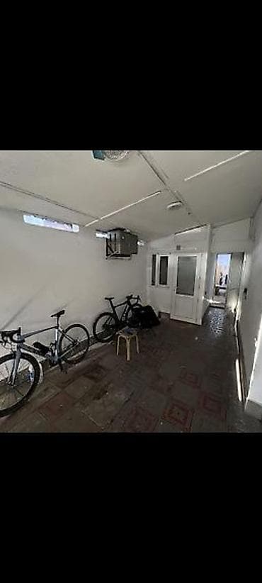 Кыймылсыз мүлк: Вефа тц Сдается офис Площадь: 30м2 С мебелью Первая линия Первый этаж — 6