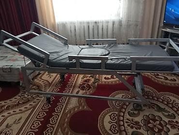 Медицинская мебель: Функциональная медицинская кровать на колесах - Прочная металлическая — 5