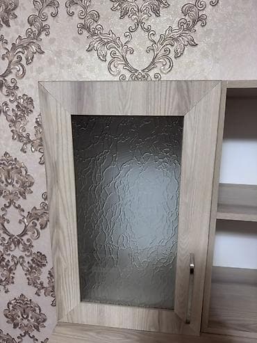 тумбочка офисная: Компьютерный стол, Б/у, С полками — 8