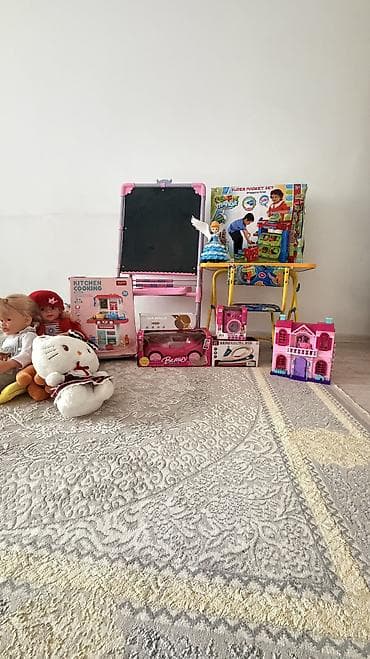 детский көйнөк: Все игрушки на фото+еще одна сумка игрушек, целые, хорошие, некоторые — 1