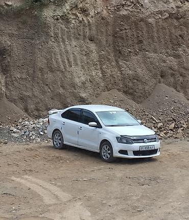 Унаа сатуу: Volkswagen Polo: 2013 г., 1.6 л, Кол менен иштөөчү, Бензин, Седан — 4