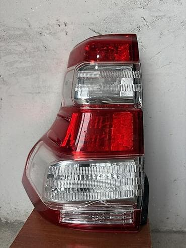 2016: Задний фонарь (правый) для Toyota Land Cruiser 200 - Оригинальный — 1