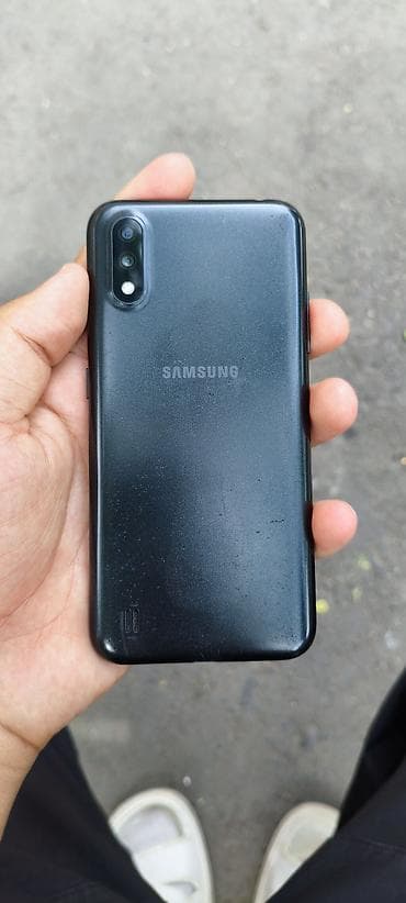 Samsung Galaxy A01, Б/у, 16 ГБ, цвет - Черный, 2 SIM — 2