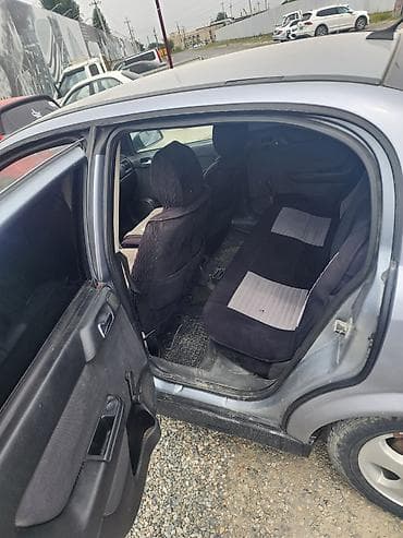 toyota echo: Opel Astra: 2004 г., Седан — 7