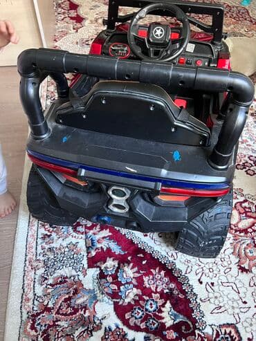 автомобиль для детей на аккумуляторе: Детский электрокар, Б/у — 4