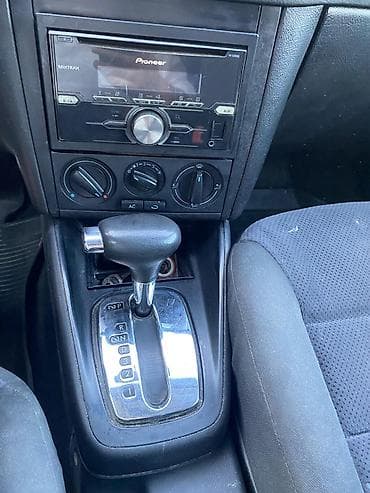 Volkswagen: Volkswagen Jetta: 2004 г., 2 л, Автомат, Бензин, Седан — 6