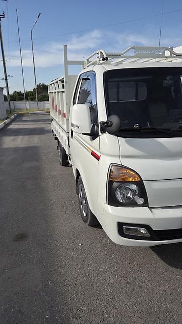 Hyundai Porter: 2017 г., 2.5 л, Автомат, Дизель, Универсал at lalafo.kg Hyundai Porter: 2017 г., 2.5 л, Автомат, Дизель, Универсал