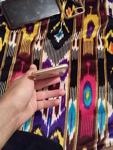 халадилник сатылат: IPhone 8, 64 ГБ, Алтын — 8