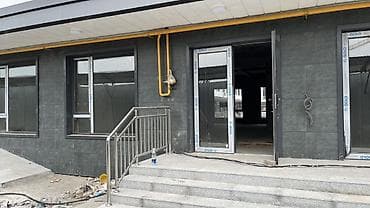 6 мкр: Коммерческое помещение на первом этаже нового современного жилого — 4