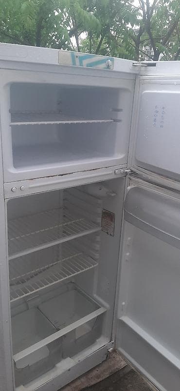 холодильник кичинекей: Холодильник двухкамерный, в рабочем состоянии — 2