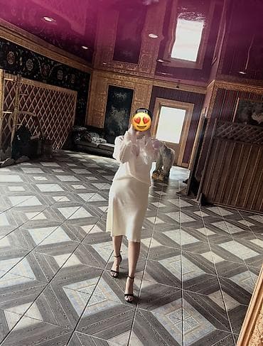 Кече көйнөгү, Узун модель, Жеңдери менен lalafo.kg да Кече көйнөгү, Узун модель, Жеңдери менен