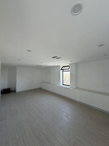 киргизия 1 дома: 🏡 Продается дом 📐 Участок - 8,3 соток 🌳 На участке 3 постройки: - — 9
