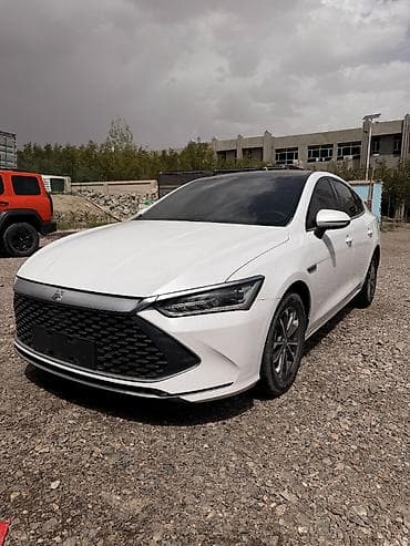 55: BYD Qin: 2023 г., 1.5 л, Вариатор, Гибрид, Седан — 1