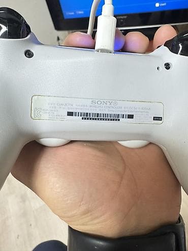 Sony PlayStation: Игровая консоль Sony PlayStation 4 (белая) корейский комплект — 4