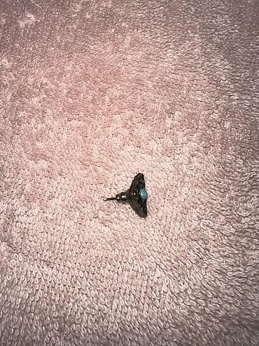 украшеня: Набор бирюзовой бижутерии/украшений в едином стиле. Состав: - Бусы — 3