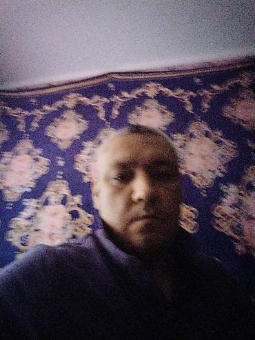 1 комната с мебелью частично: Комната с мебелью - Уютная комната с окном и батареей отопления — 3