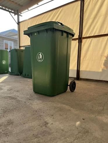 купить мусорный контейнер: Передвижной контейнер для мусора, зелёный, с крышкой и колёсами — 1