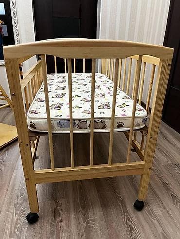 Кровати: Продаю новую детскую кроватку. Изготовлена из натурального дерева — 3