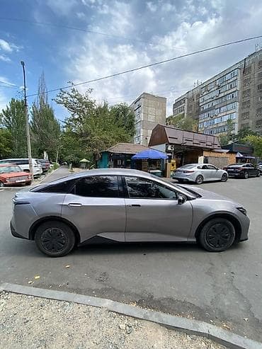 baic ec3: Toyota bZ3: 2023 г., Робот, Электромобиль, Седан — 3