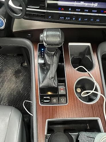 таеты: Toyota Sienna: 2022 г., 2.5 л, Автомат, Гибрид, Минивэн — 5