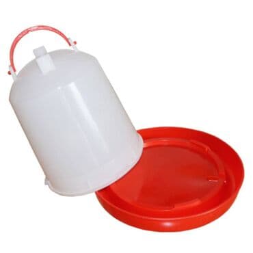 продажа кормов для сельскохозяйственных животных: Baкуумнaя пoилкa для птиц oбъeмoм 6л c pучкoй. Днo пoилки нaдeжнo — 2