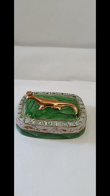 коробка для вещей: Фарфоровая шкатулка с крышкой и фигуркой зверя - Материал: фарфор. - — 2