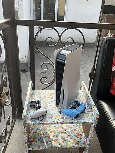 ps4 new: Игровой комплект: -Игровая консоль PlayStation 5 с двумя джойстиками — 8