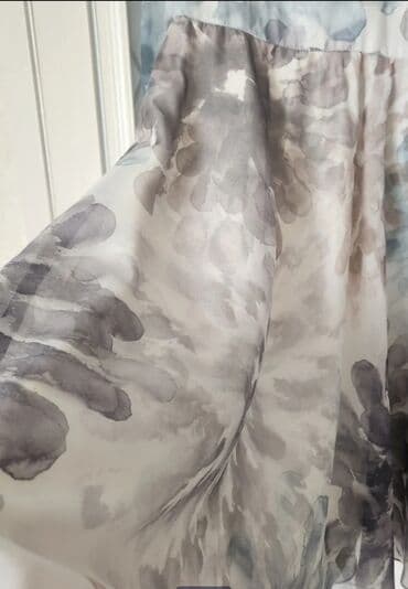 вечерний костюм: Турецкое платье, размер 44-46. Сбоку вшитый замочек. Состояние — 3