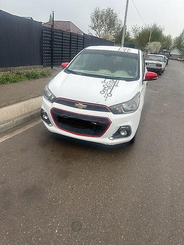 Chevrolet Spark: 2016 г., 0.1 л, Автомат, Бензин, Хэтчбэк