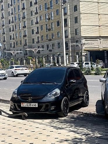 small car: Honda Jazz: 2005 г., 1.4 л, Автомат, Бензин, Хэтчбэк — 2