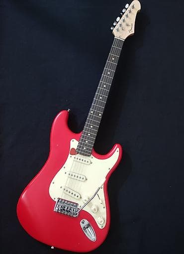 Электрогитара в стиле Strat + комбоусилитель MA-15 — комплект для игры