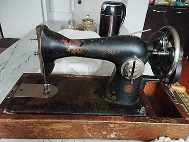 швейный мотор: Швейная машина антикварного типа с ручным приводом - Классическая — 1