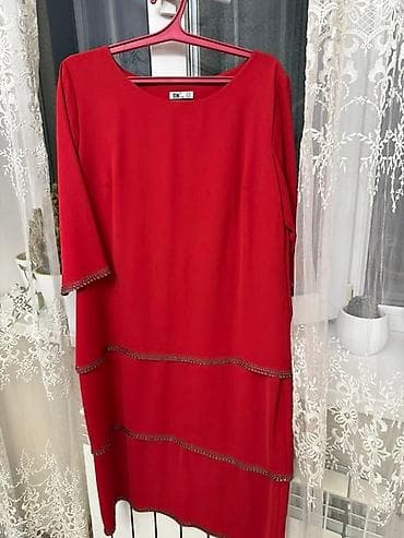 коктейльные платья: Элегантное красное коктейльное платье с длиной до колена, идеально — 1