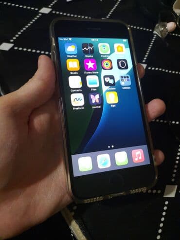 IPhone SE 2020, Б/у, 64 ГБ, Черный, Чехол, 100 %