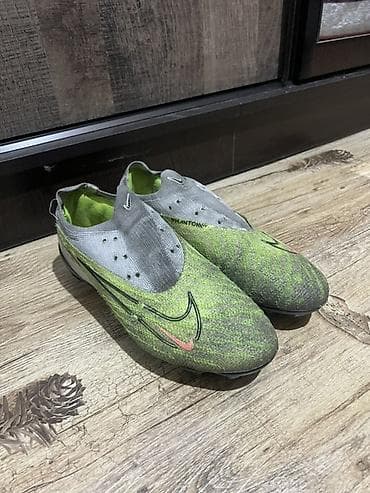 часы монако: Nike phantom 
Шнурки есть — 1