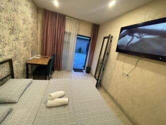 квартира в бишкеке на долгий срок: 1 бөлмө, Душ кабинасы, Жаздык, жууркан-төшөк каптары, Кондиционер — 2