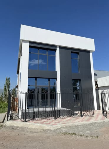 аренда домов посуточно: Сдаётся в г кемин здание на первой линии центре города под офис — 1