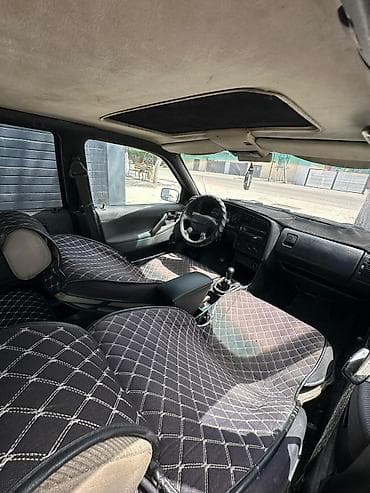 Унаа сатуу: Volkswagen Passat: 1991 г., 1.8 л, Кол менен иштөөчү, Бензин — 10