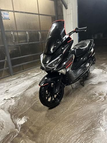 gsx 200: Скутер/макси-скутер 150–200 см³ (визуально класс GT), черный с — 6