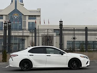 Транспорт: Toyota Camry: 2020 г., 2.5 л, Автомат, Бензин, Седан — 3