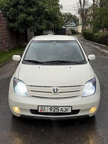 Toyota Ist: 2004 г., 1.5 л, Автомат, Бензин, Лифтбек at lalafo.kg Toyota Ist: 2004 г., 1.5 л, Автомат, Бензин, Лифтбек