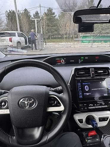 юж: Toyota Prius: 2018 г., 1.8 л, Вариатор, Гибрид, Хэтчбэк — 8