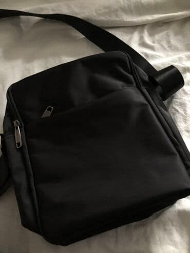 сумка органайзер для документов: Сумка через плечо обычная черная сумка очень вместительная, карманов — 2