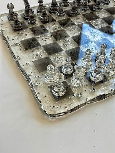 для льда: Декоративные шахматы из прозрачной смолы - Авторский шахматный набор — 2