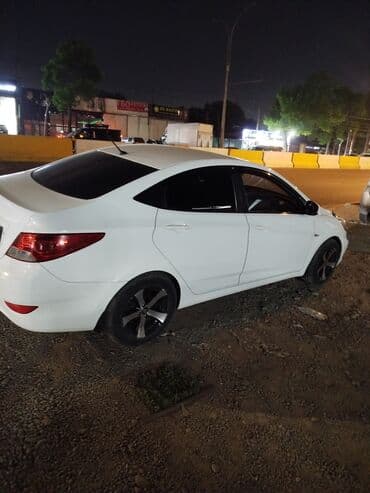 Hyundai Solaris: 2013 г., 1.6 л, Автомат, Бензин, Седан