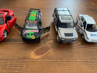 контейнеры для вещей: Машинки металические, в удовлетворительном состоянии ( см.фото) каждая — 2