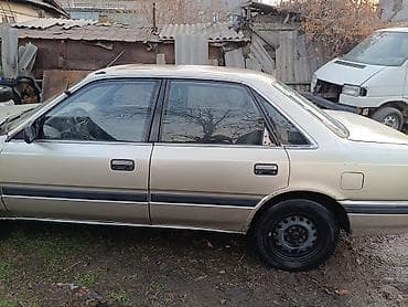 mazba 323: Mazda 626: 1989 г., Механика, Седан — 2